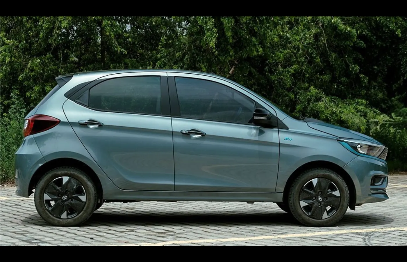 Tata Tiago EV vs MG Comet EV